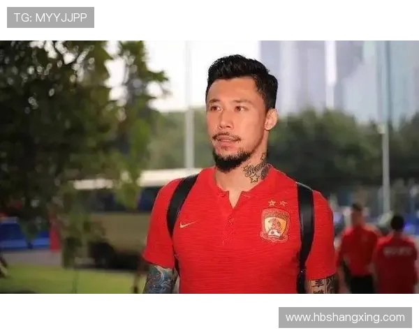 张琳芃再度闪耀绿茵场展现中国足球老将坚韧与担当精神